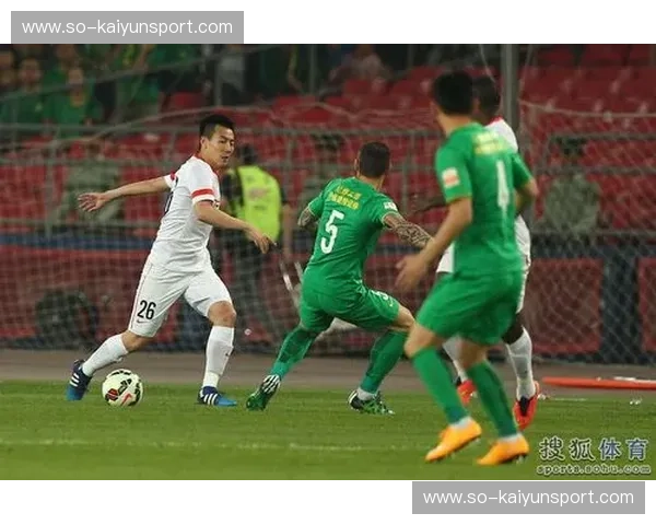 绿茵战歌：辽宁宏运与北京国安的足球史诗